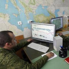 How much do military cartographers earn in Russia and other countries
