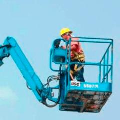 Aerial platform and hydraulic lift driver - what does he do?